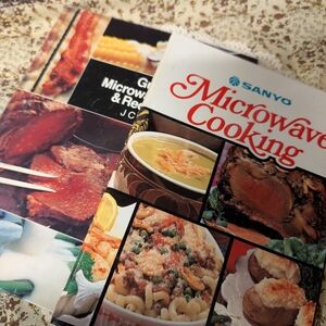 Sanyo Microwave Cooking Book